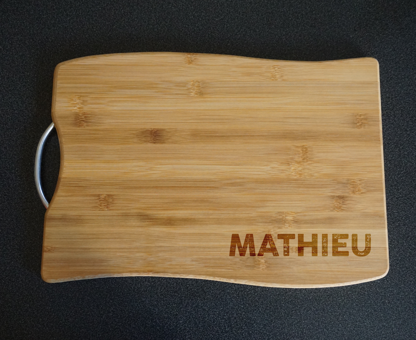 personnalisation gravure planche à découper en bois