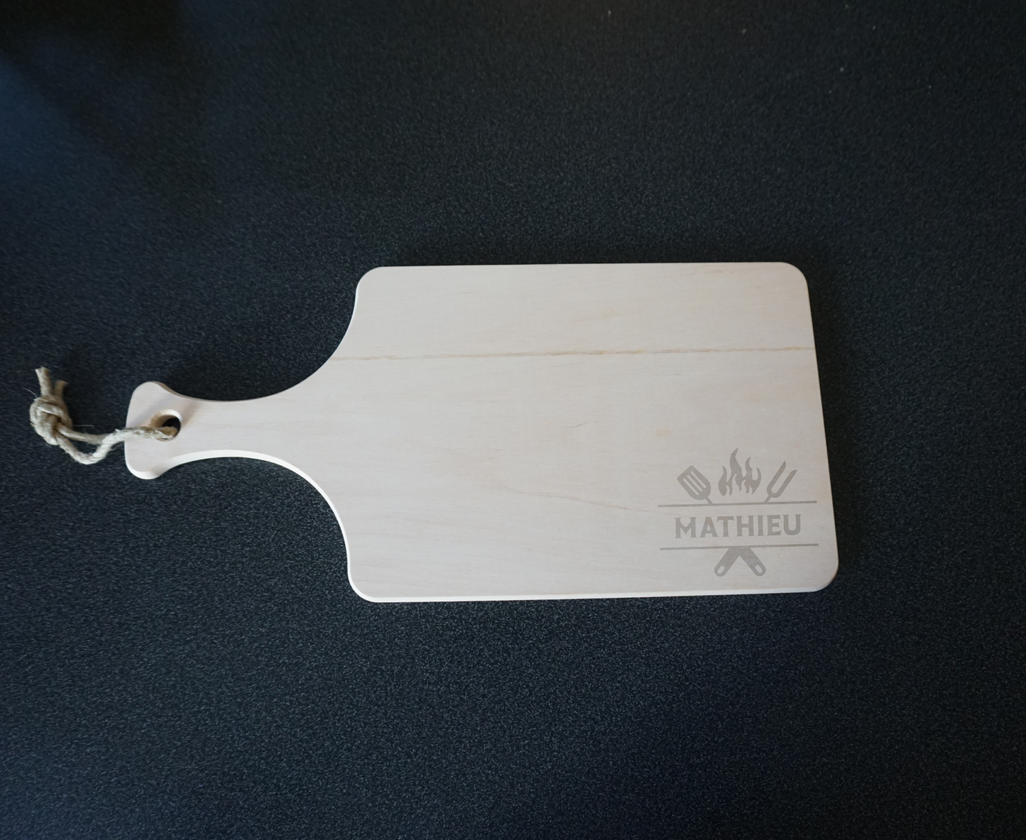 personnalisation gravure planche à découper en bois