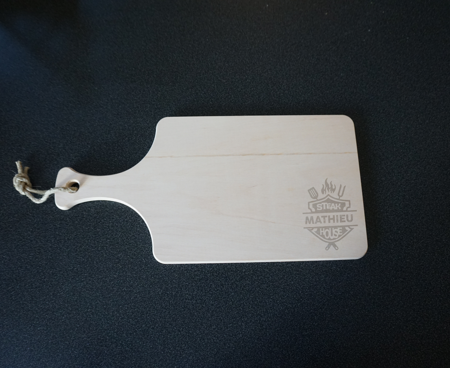 personnalisation gravure planche à découper en bois
