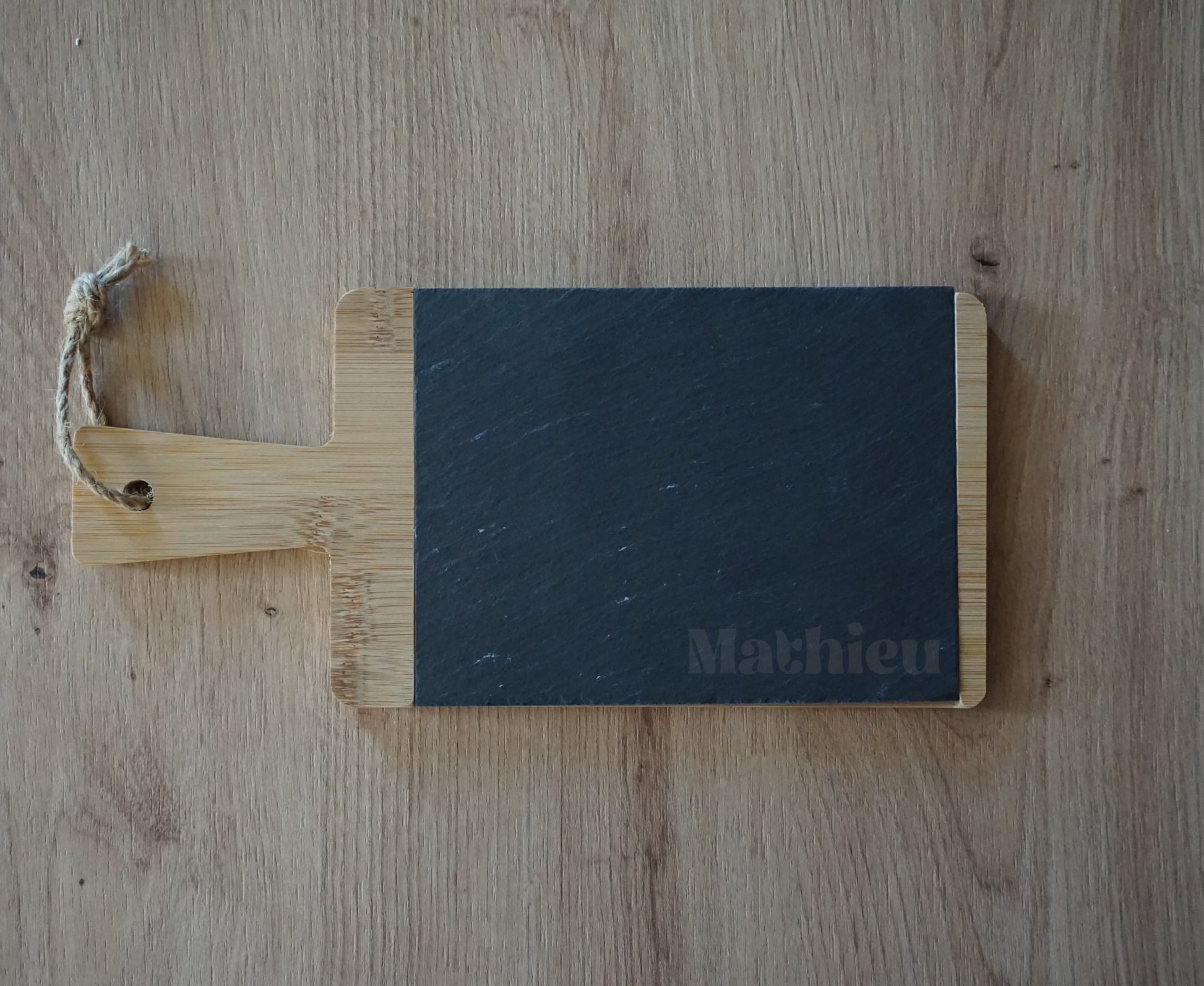 personnalisation gravure planche en bois et ardoise