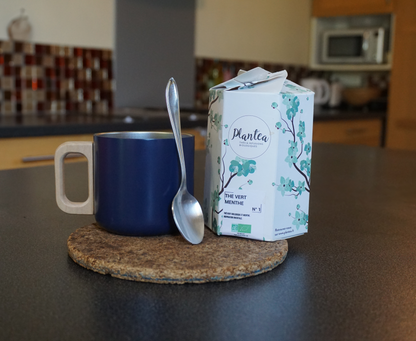 personnalisation gravure mug en acier inoxydable et anse en bois
